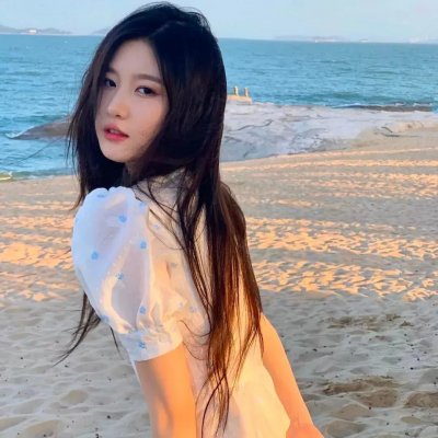 接近无限的白海报